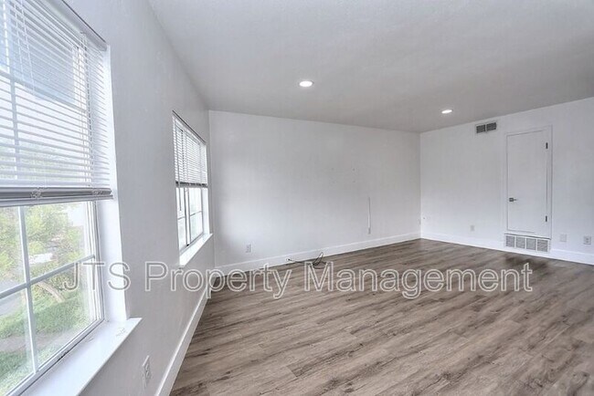 Building Photo - 10524 Croetto Way