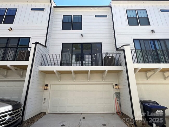 Building Photo - 15340 Ballancroft Pkwy