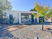 Building Photo - Beautiful renovated home near UNM.