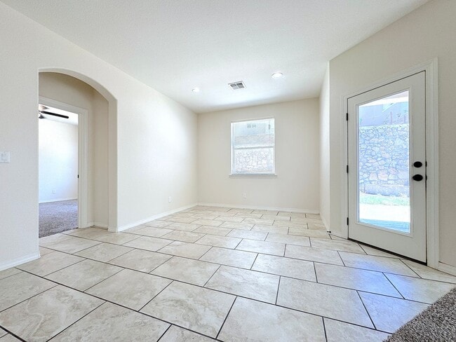 Building Photo - East El Paso 3 bed Refrig A/C