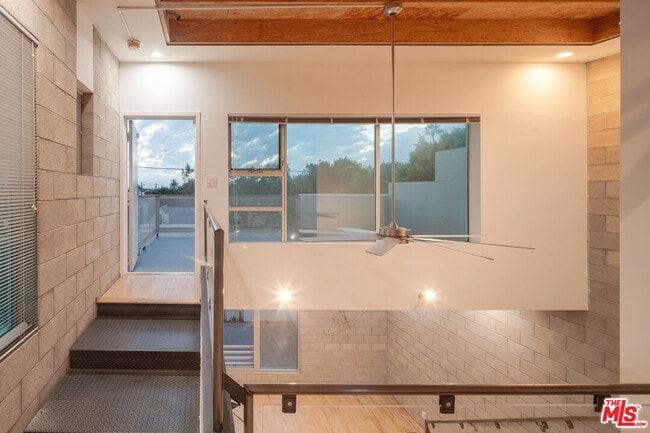 Building Photo - 717 Highland Ave