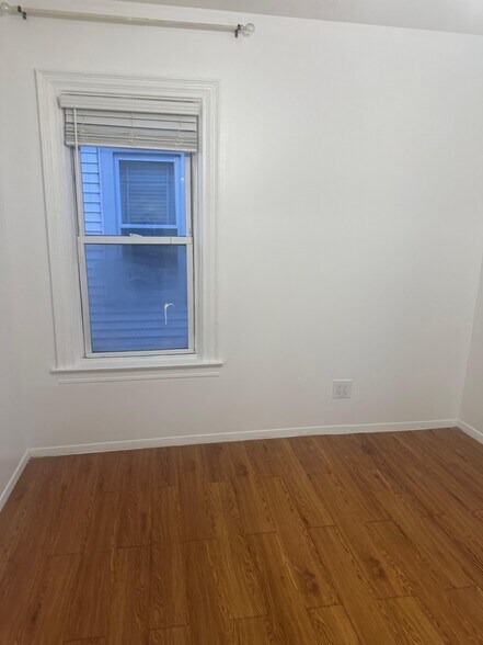 3rd BR - 157 E 40th St