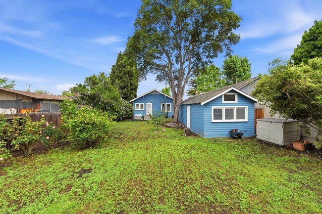 Building Photo - Cottage Style Home