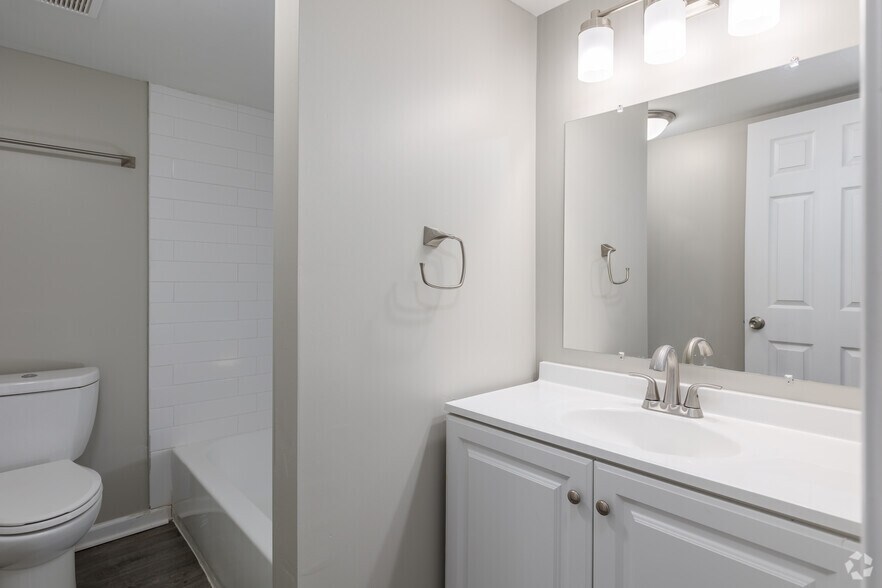 1BR, 1BA - 727SF - Bathroom - Windward Forest