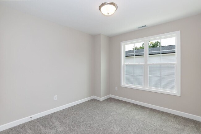 Building Photo - 208 S Leslie St