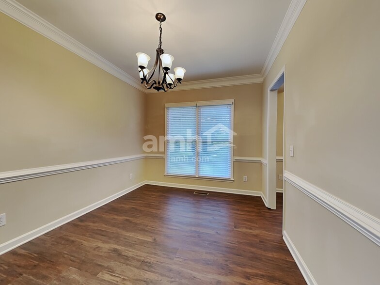 Building Photo - 1305 Groveland Trl