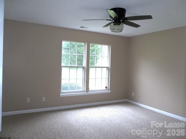 Building Photo - 115 W Bank Dr