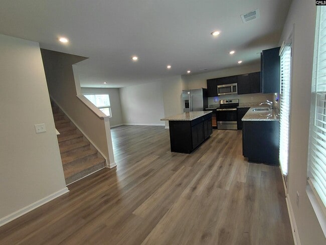 Building Photo - 329 Saskatoon Dr
