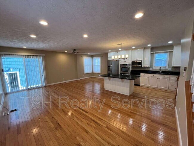 Building Photo - 2059 Ruckle St