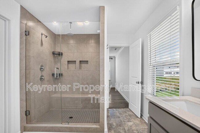 Building Photo - 3012 Highlander Pt