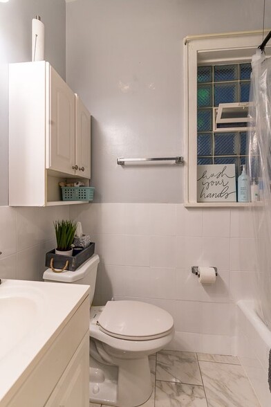 Building Photo - 7531 N Seeley Ave