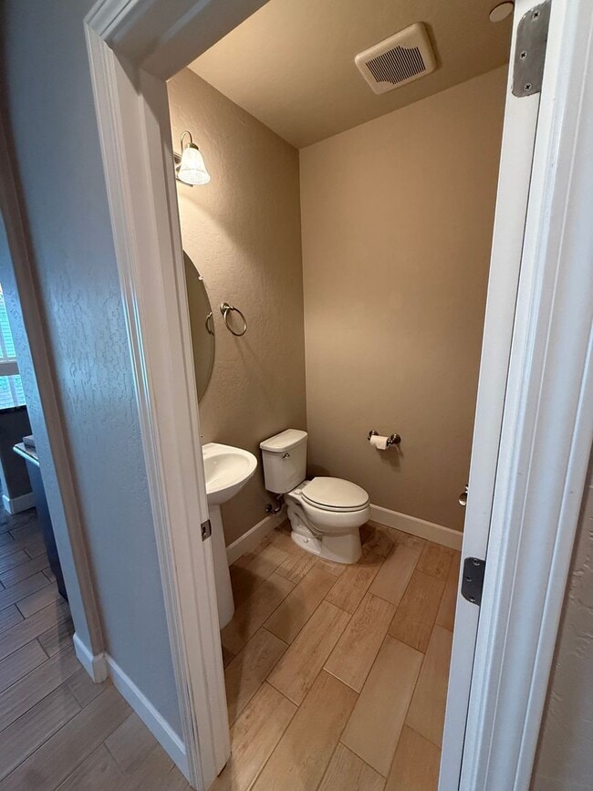 Building Photo - Charming 3 bedroom 2 bathroom with an office, located in Quail Run