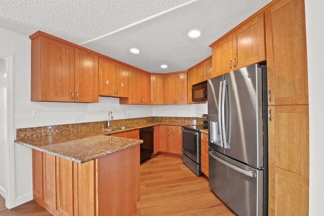 Building Photo - Beautiful 2B | 2B Condo in Los Feliz!