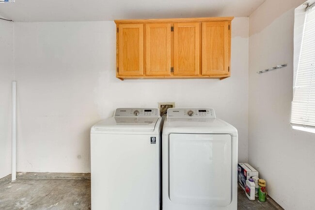 Building Photo - 4579 Mangrove Dr