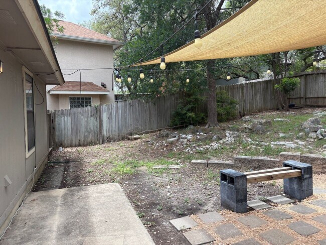 Building Photo - Beautiful Home in the Heart of San Antonio!