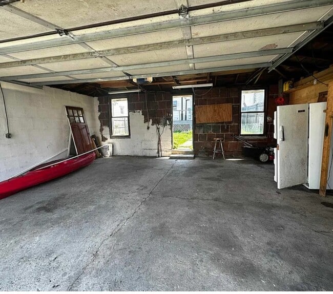 Building Photo - 417 Spring Ave