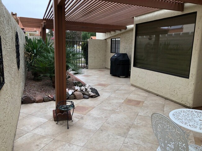 Building Photo - Lovely Home Steps Away From All the Amenities in Leisure World, in 45+ Active Adult Community Ava...