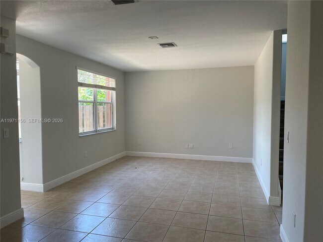 Building Photo - 2041 SE 15th St