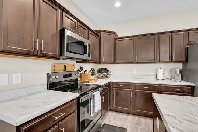 Building Photo - 424 Guppy Lp Rd