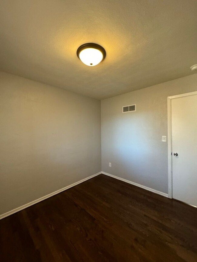 Building Photo - Spacious 4-Bedroom, 2-Bath Home for Rent i...