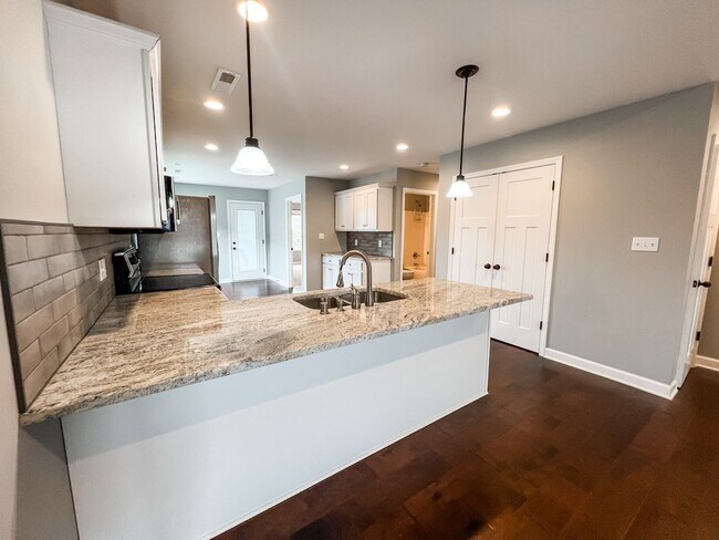 Building Photo - Single-Family Home in Hopkinsville with Fe...