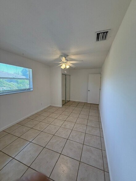Building Photo - 1020 N 18th Ct