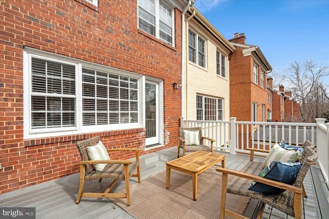 Building Photo - 222 Green St