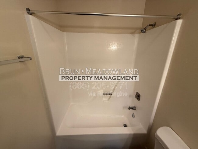 Building Photo - 1930 Lovell Rd