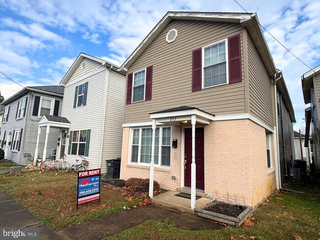 Building Photo - 273 4th Ave