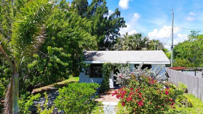 Building Photo - 1115 S M St