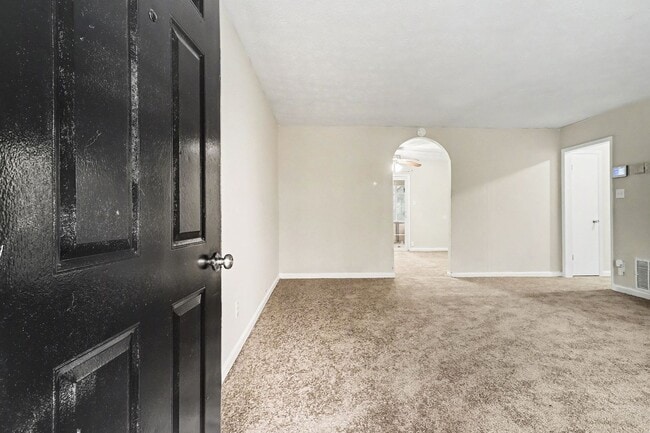 Building Photo - 3 Bedroom 2 Bathroom House