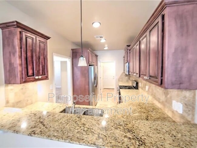 Building Photo - 2102 Lonnie Ln