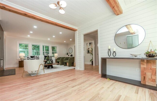 Building Photo - 2908 N Hills Dr NE