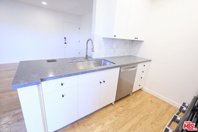 Building Photo - 302 Ashland Ave
