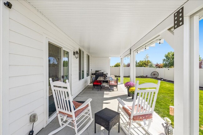 Building Photo - Bright and Modern Home with Covered Patio ...