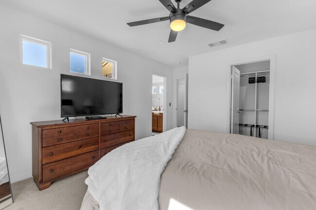 Building Photo - 52233 Rosewood Ln