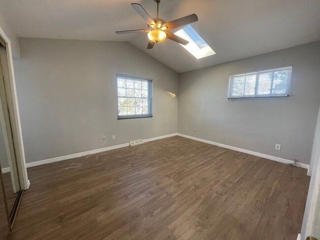 Building Photo - $0 DEPOSIT OPTION. TRI-LEVEL AURORA HOME WITH MODERN AMENITIES AND SPACIOUS INTERIORS