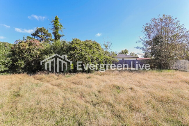 Building Photo - 1404 Larchmont Dr