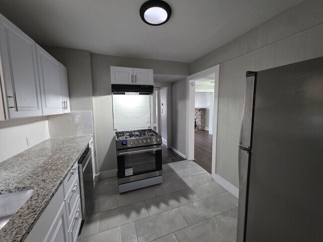 Building Photo - Spacious 4 Bedroom Home with Classic Charm