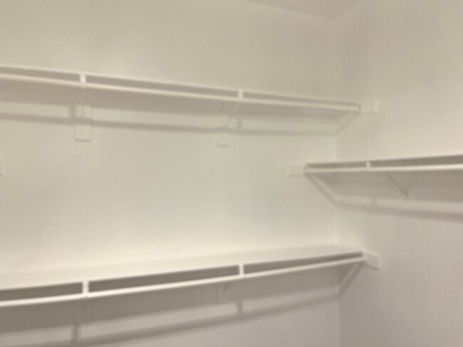 Building Photo - Remodeled, first floor 1428 sq ft, 2 bed+ ...
