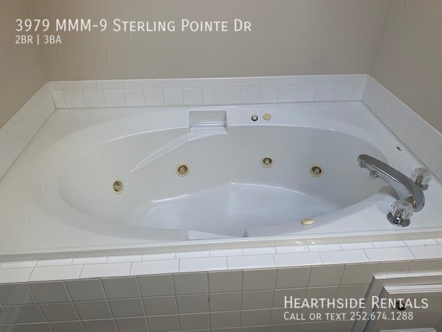 Building Photo - 3979-MMM-9 Sterling Pointe Dr