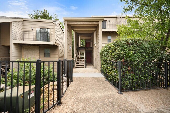 Building Photo - 1135 Barton Hills Dr