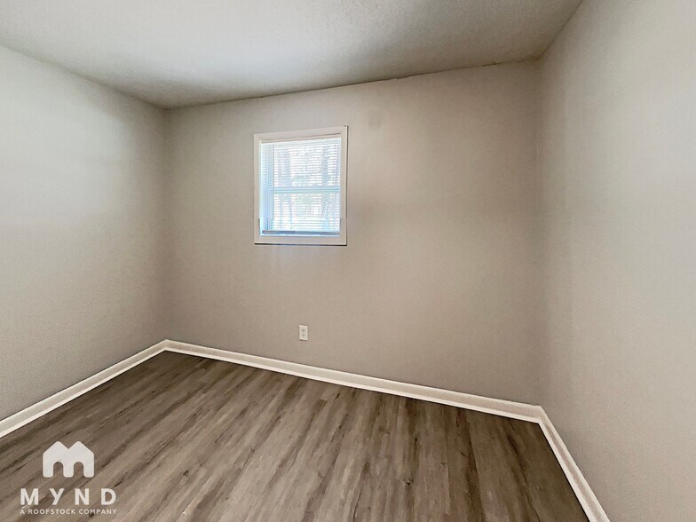 Building Photo - 8989 Leaf Ln