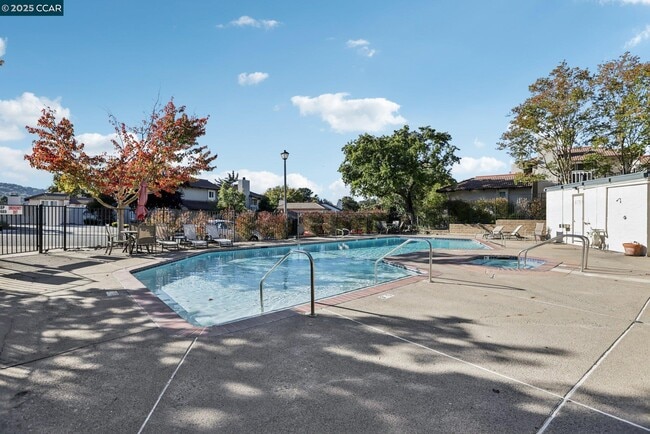 Building Photo - 1035 Alta Mesa Dr