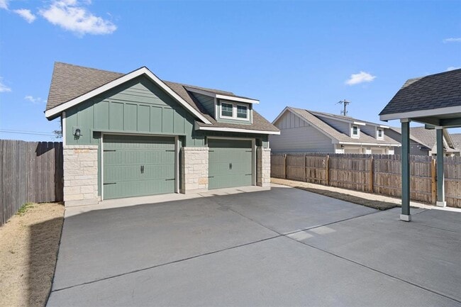 Building Photo - 1512 Weatherford Ln