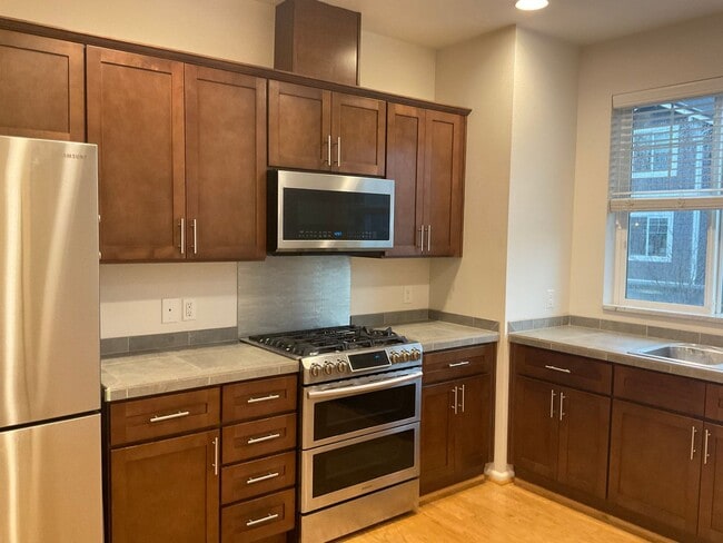 Building Photo - Riverfront Townhome with Tandem Garage & Fenced Yard