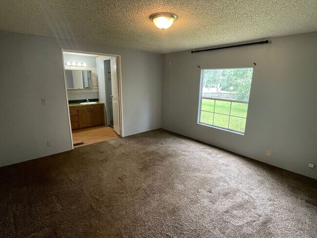 Building Photo - 3 BEDROOM LOCATED ON SHADED ACRE LOT