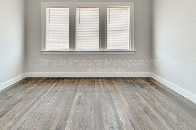 Building Photo - 944 East Dr