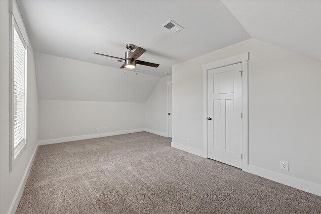 Building Photo - 393 Frontier Dr