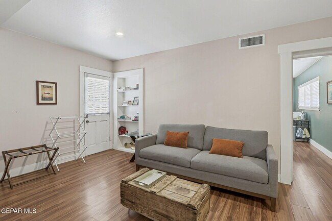 Building Photo - 3703 Cambridge Ave